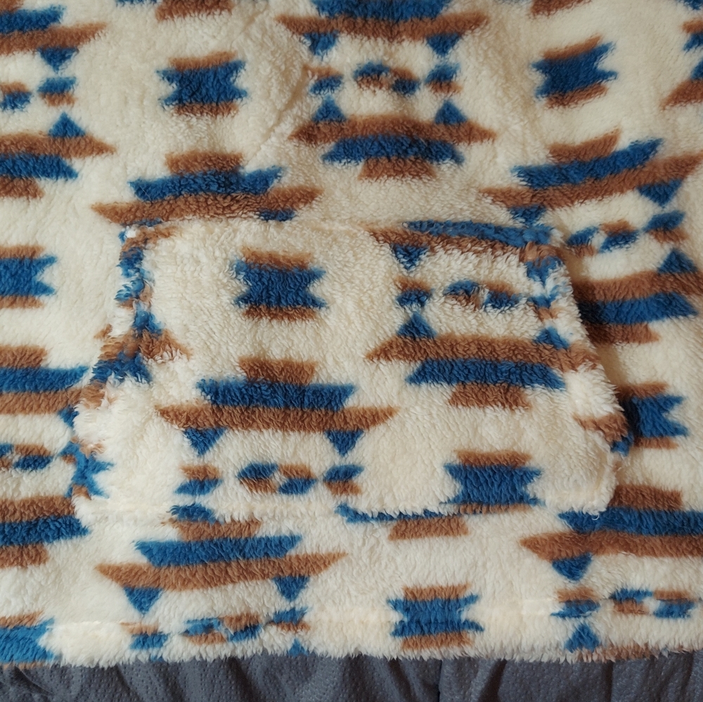 Sherpa Aztec hoodie with kangaroo pocket - Picture 3 of 5